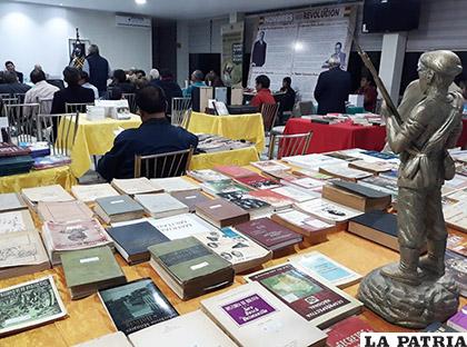 Feria del Libro Militar en Cochabamba / Fabrizio Cazorla