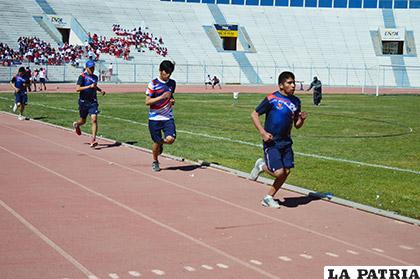 En varones se tuvo una exigente competencia en 1.500 metros planos /LA PATRIA
