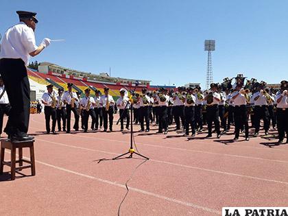 Pasión al momento de dirigir a la banda del 
