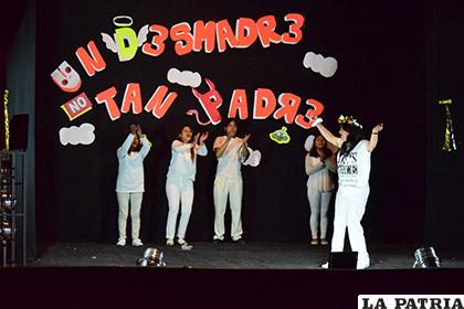 Teatro reflejó a través de parodia la situación política del país / LA PATRIA