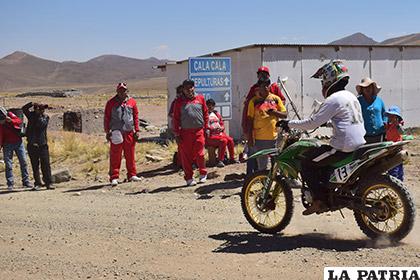Los motociclistas también le rindieron pleitesía al Señor de Lagunas / Reynaldo Bellota - LA PATRIA