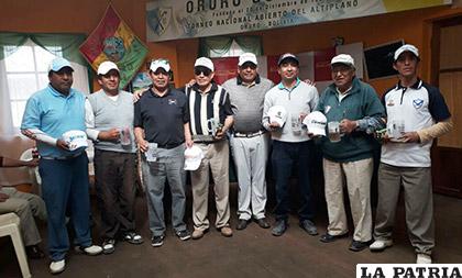 Los ganadores de la novena competencia organizada por el Oruro Golf Club /Cortesía Rodrigo Valdivia