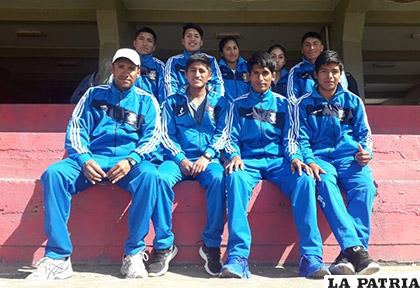 Atletas orureños que participaron en el nacional U-23 en Tarija /Cortesía Nemia Coca