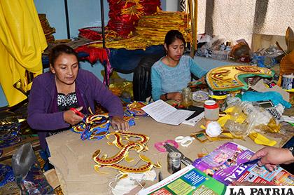 Bordadores son un aporte importante al Carnaval de Oruro /LA PATRIA archivo