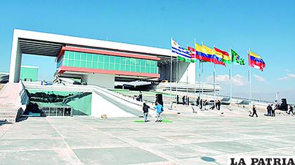 El edificio que fue inaugurado el miércoles por el Presidente Evo Morales /Emol.com