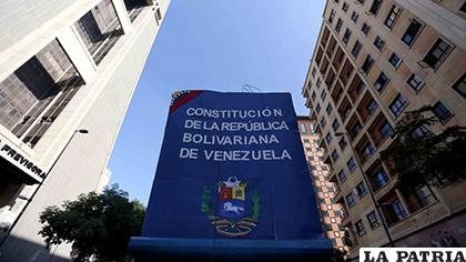 Redactan nueva Constitución en Venezuela/ El Estímulo