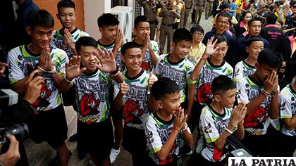 Los niños atrapados en cueva de Tailandia aseguran que fue un milagro poder salir / T13