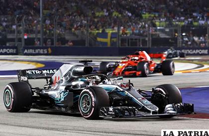 Lewis Hamilton, en plena competencia en el GP de Singapur /as.com