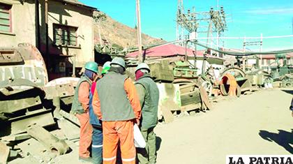 Los trabajadores mineros plantearon al Ministerio de Minería disponer la reestructuración de la Comibol, no su refundación. Exigen una empresa productiva y no burocrática
