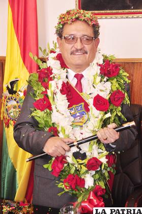 El bastón que porta cada alcalde está nuevamente en poder del Gobierno 
Municipal de Oruro /ARCHIVO