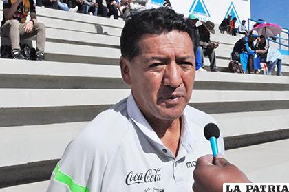 Sixto Vizuete, entrenador de las divisiones inferiores de la Selección Boliviana /OVIDIO CAYOJA - LA PATRIA