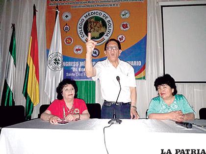 Congreso de la Federación de Sindicatos Médicos y Ramas Afines de la CNS el 2O17 en Santa Cruz, donde fue reelecto como secretario de conflictos