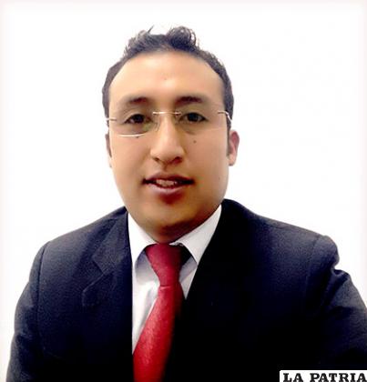 Presidente de la Asociación Boliviana de Ginecología Obstetricia, filial Oruro, Crhystian Marañon Mendieta