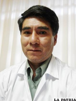 Gonzalo Arequipa, destacado neurocirujano que lleva en alto el nombre de Oruro
