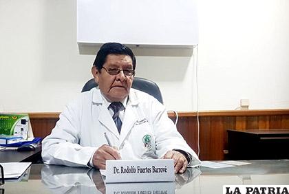 Para el galeno Fuertes, un médico jamás se arrepiente de dar todo de sí por salvar vidas