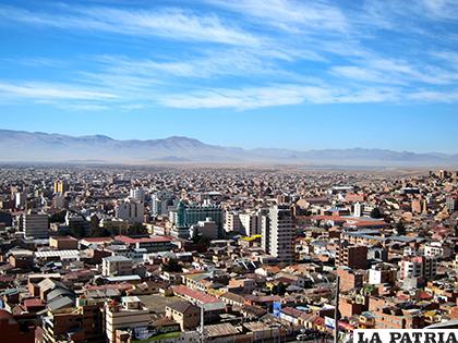 Oruro fue declarada Capital Industrial de Bolivia, hoy el comercio relegó este título/Oruro - Alta Tierra de los Urus