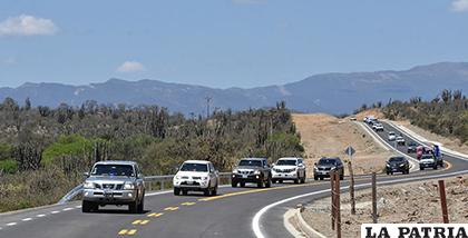 Carretera entregada por el Gobierno,  que une dos regiones productivas de los valles de Santa Cruz /abi.bo