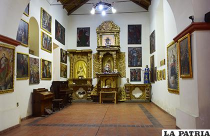 El interior de la iglesia de San Miguel de la Ranchería donde se desarrolló la sesión/CONCEJO