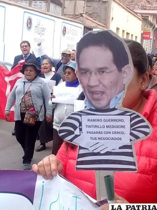 Se expresó el repudio en contra del Fiscal General, Ramiro Guerrero/ LA PATRIA
