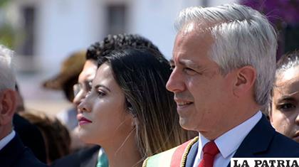 García Linera junto a su esposa en los actos protocolares/Vicepresidencia