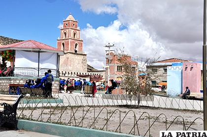 Plaza principal de Pampa Aullagas, municipio elegido por el TSE /LA PATRIA /ARCHIVO