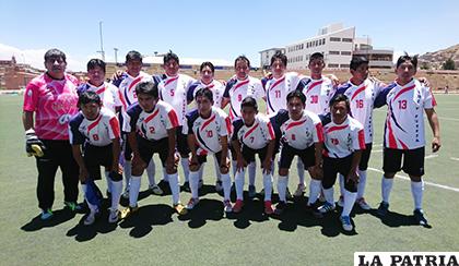 El equipo de Luz y Fuerza representante orureño en el nacional de fútbol / cortesía Wilson Villarroel
