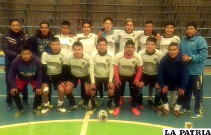 La selección orureña de futsal Sub-18 trabaja mentalizada en el nacional /cortesía Yerko Siles