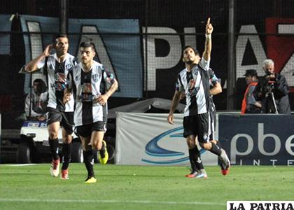 El festejo de los integrantes de Central Córdoba/ tycsports.com