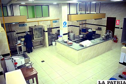 Nueva cocina en el Hospital Obrero NÂº4 / LA PATRIA