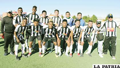 Oruro Royal con solo presentarse en el campo de juego se quedó con los puntos /LA PATRIA