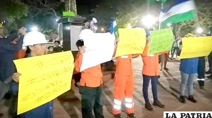 Protestas en Roboré persisten por el incendio que es difícil apagar /Facebook En Defensa del Valle de Tucabaca