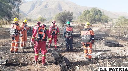 Voluntarios sofocando incendios en Cochabamba /Facebook