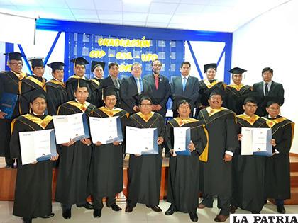 Los magíster que graduó la UTO /UTO 