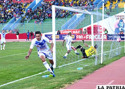 Barrera al margen de ser buen defensor, también anotó varios goles