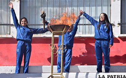 Durante el encendido del ebetero /Reynaldo Bellota /LA PATRIA