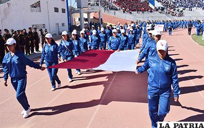 Representantes del colegio Carmen Guzmán de Mier /Reynaldo Bellota /LA PATRIA