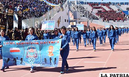 Estudiantes del Colegio Dalence presentes en esta segunda fase /Reynaldo Bellota /LA PATRIA