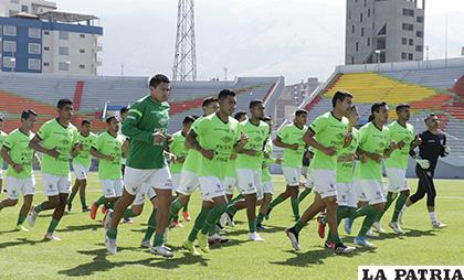 El combinado boliviano entrenó ayer en el estadio 