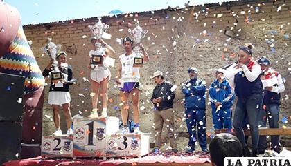 Durante la premiación a los ganadores de la competencia /cortesía RTvU