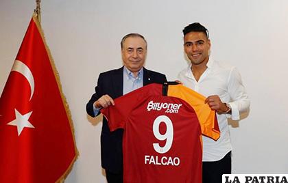 Radamel Falcao García fue presentado en el Galatasaray /diariomas.hn