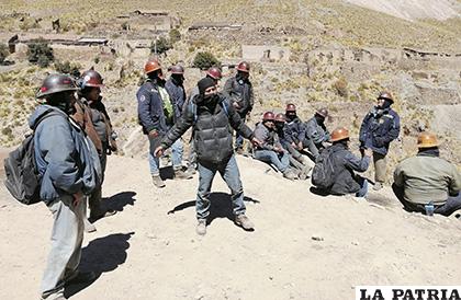 Mineros resguardan el Posokoni para frenar el juqueo /APG