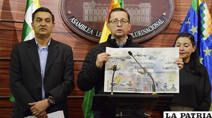 El senador Oscar Ortiz muestra la publicación del periódico estatal Cambio /UD