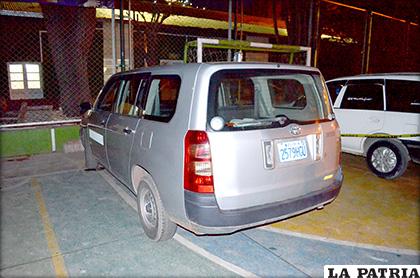 El vehículo con las placas presuntamente falsas /LA PATRIA