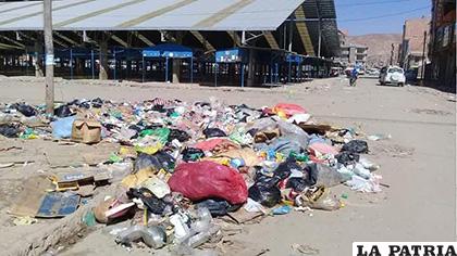 La basura se encuentra en varios sectores del mercado