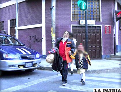 Recomiendan a progenitores abrigar a sus hijos /LA PATRIA
