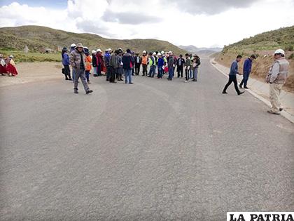 La vía Caracollo-Colquiri tiene aproximadamente 36 kilómetros de longitud /LA PATRIA /ARCHIVO