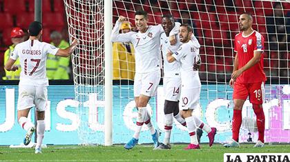 Portugal de la mano de Cristiano Ronaldo vence de visita a Serbia 4-2 /foxdeportes.com