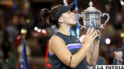 Bianca Andreescu con el trofeo que ganó en el US Open /rtve.es