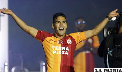 Radamel Falcao con la casaca del Galatasaray /tenemosnoticias.com