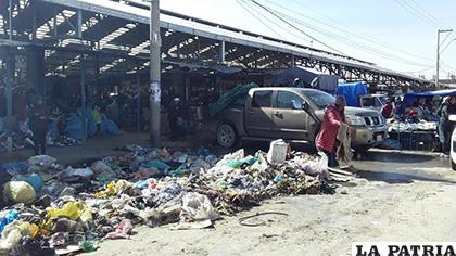 El panorama se mostraba deplorable en el mercado Kantuta /EMAO